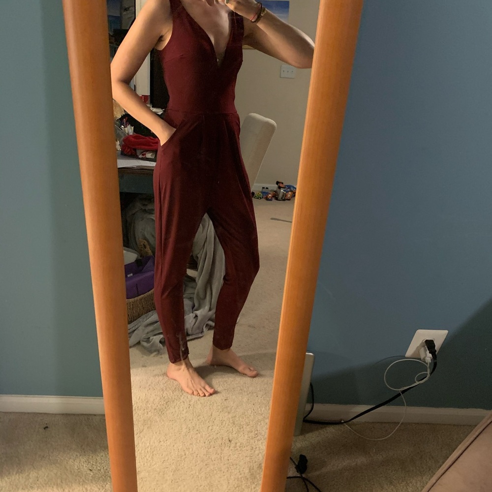 Burgundy v neck jumpsuit with pockets!